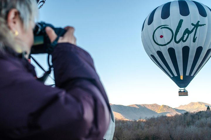 Catalonia Hot Air Balloon Ride and Breakfast over the Volcanoes of la Garrotxa - Photo 1 of 8