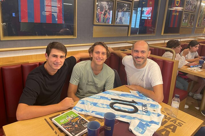 Meeting with Messi fans at Barça Café