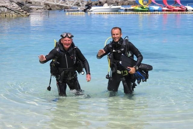 Discover Scuba diving in our local dive site Amadores Bay!