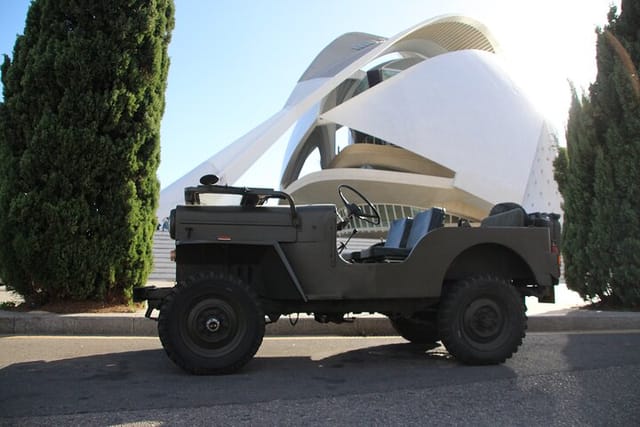 Discover the city of Valencia in an American army jeep - Photo 1 of 8