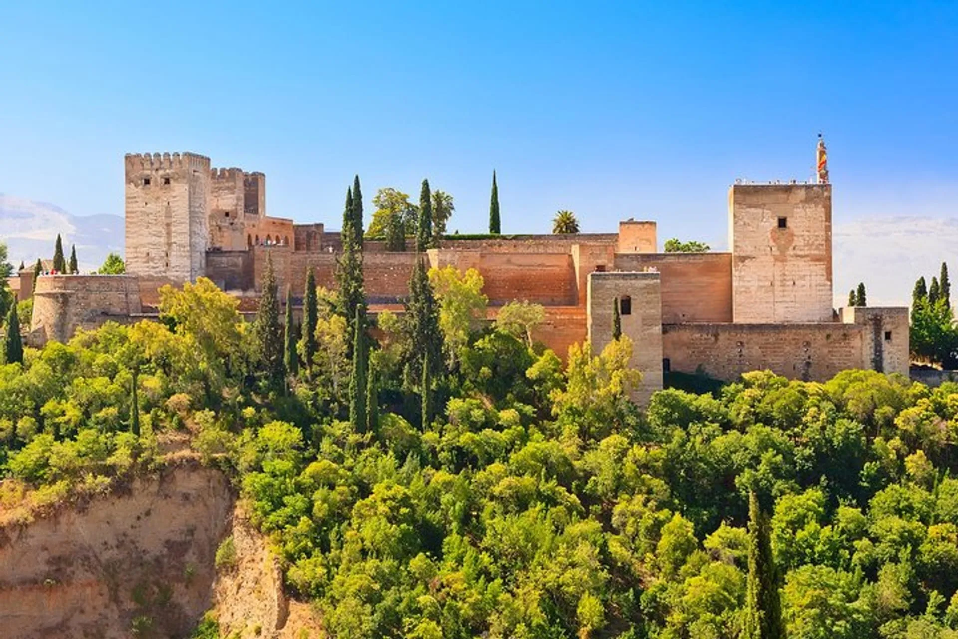 aa36c1e2-7324-4c49-aa68-357055860ec5_full-day-to-alhambra-palace-and-generalife-gardens-from-torremolinos-xlarge.webp