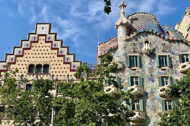 Discover the beautiful architecture along the boulevard of Passeig de Gracia