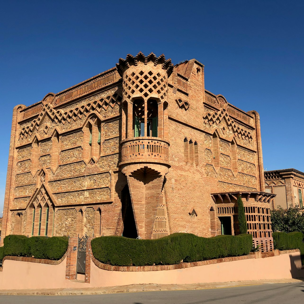 Gaudí's Crypt & Colonia Güell From Barcelona + Audio Guide - Photo 1 of 3