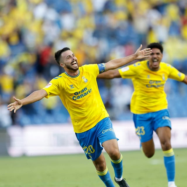 Gran Canaria Stadium: UD Las Palmas Football Match - Photo 1 of 3