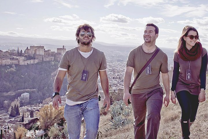 Granada's Hidden Treasures: Albayzin and Sacromonte Walking Tour - Photo 1 of 25