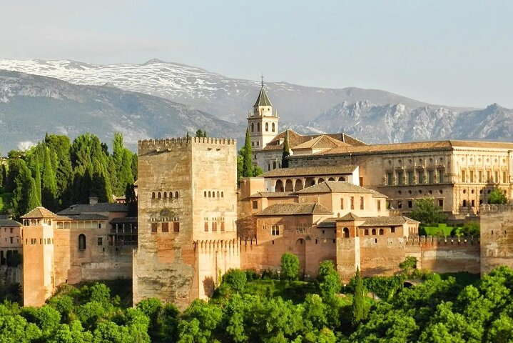 Group visit to the Alhambra and Generalife (tickets included) - Photo 1 of 7