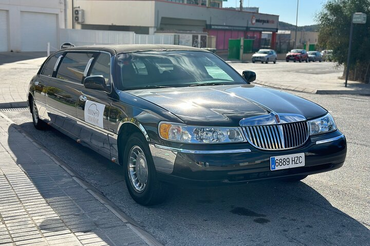 Guided tour of the Motor Museum with limousine transportation - Photo 1 of 8