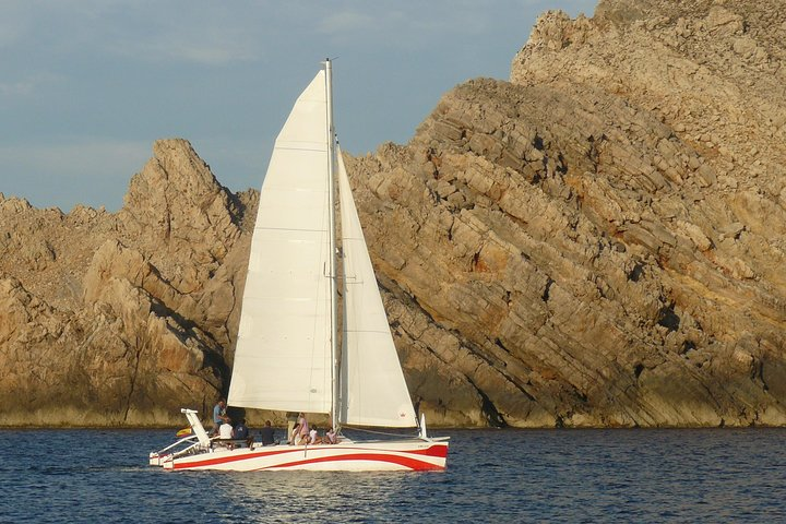 catamarán sailing