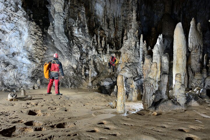 Coventosa Cave, Hall of Ghosts