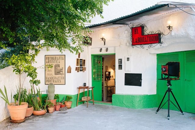 Photo studio inside a Sacromonte cave (ext)