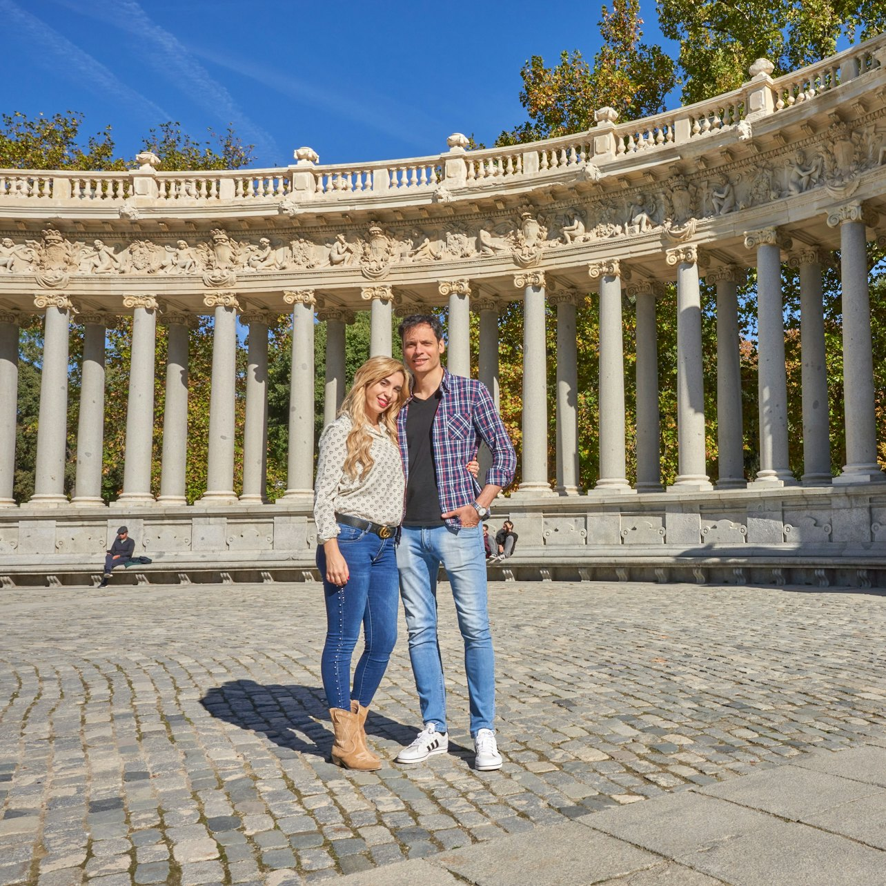 Madrid: Professional Photoshoot at Retiro Park - Photo 1 of 9