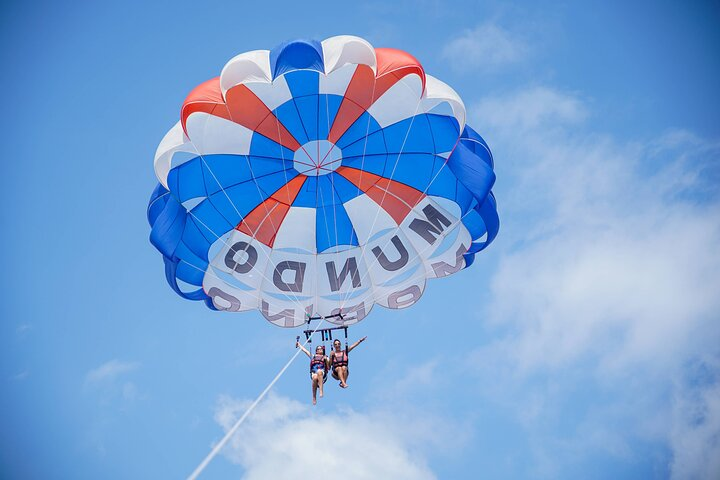 Parasailing desde el puerto de Denia - Photo 1 of 17