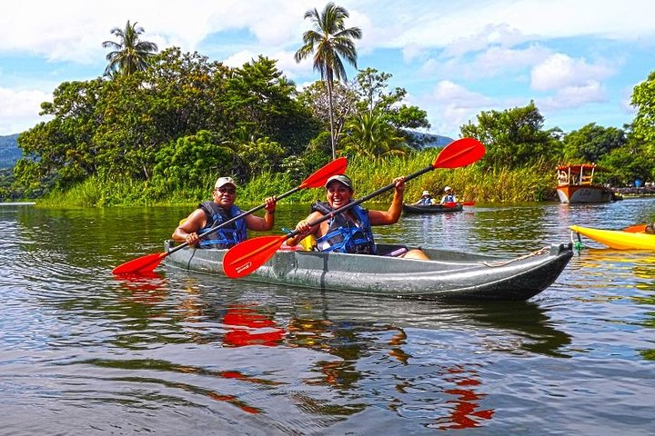 Kayaking Lake Nicaragua