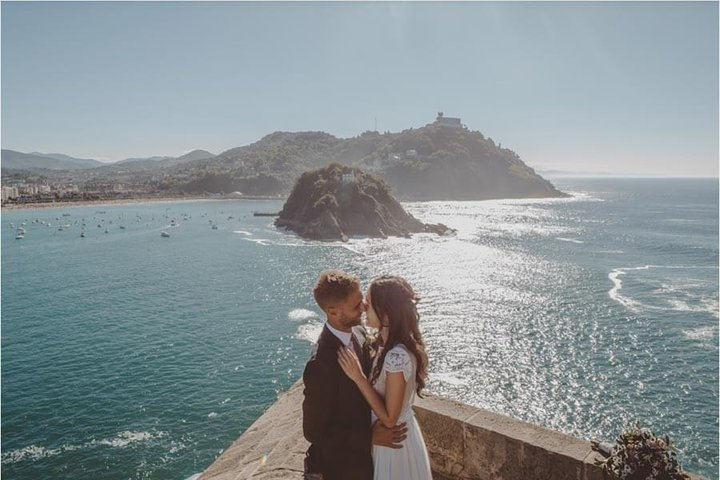 Private Photo Session with a Local Photographer in San Sebastian - Photo 1 of 10