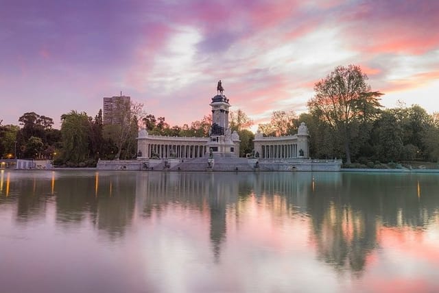 Private tour to the Cibeles Palace and the Retiro Park - Photo 1 of 8