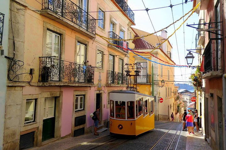 Private Transfer from Seville to Lisbon, 2 hours for sightseeing - Photo 1 of 11