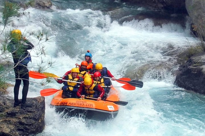 Rafting white water in Montanejos 1h Valencia - Photo 1 of 8