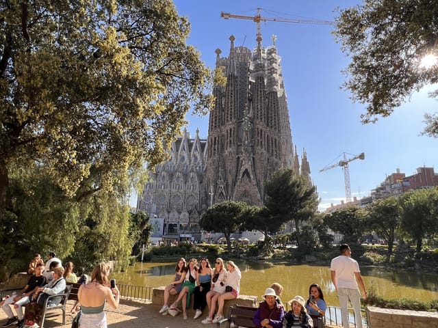 Sagrada Familia Fast Track Tickets and Park Güell Tour - Photo 1 of 18