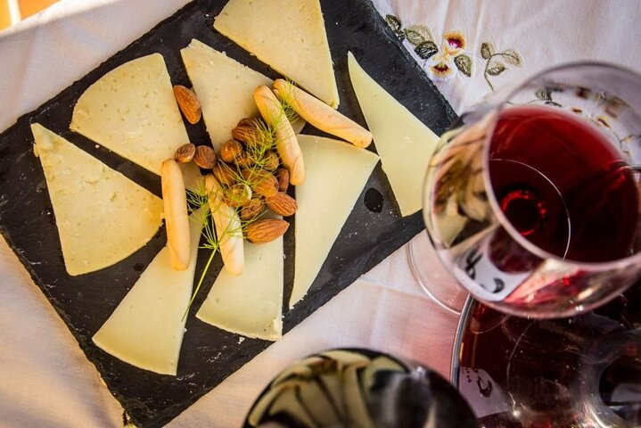 Santiago de Compostela: Cheese and Wine Tasting Experience - Photo 1 of 7