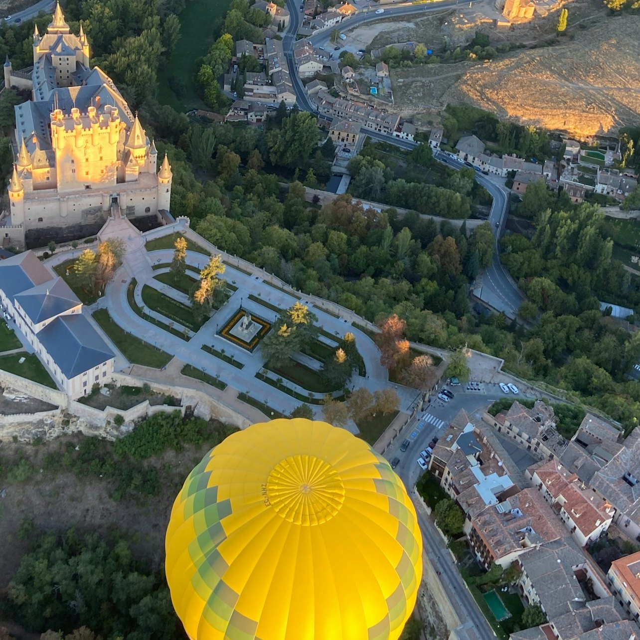 Segovia: Hot Air Balloon Flight with Breakfast and Cava - Photo 1 of 3