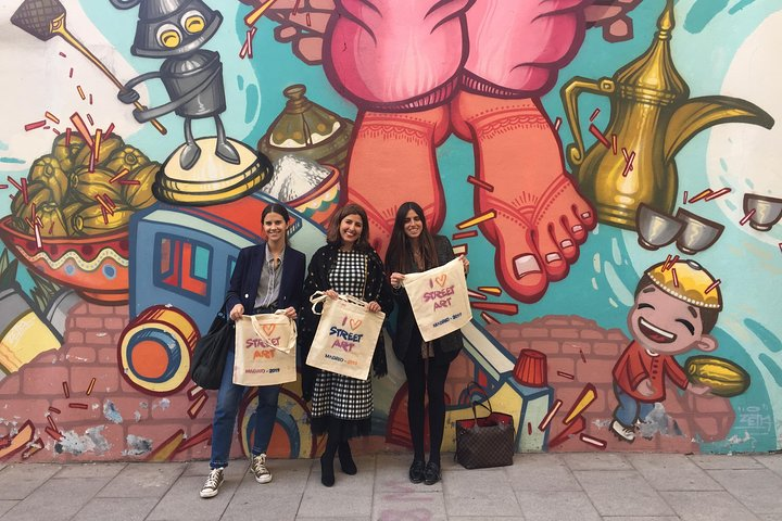 Guests at the street art tour in Madrid