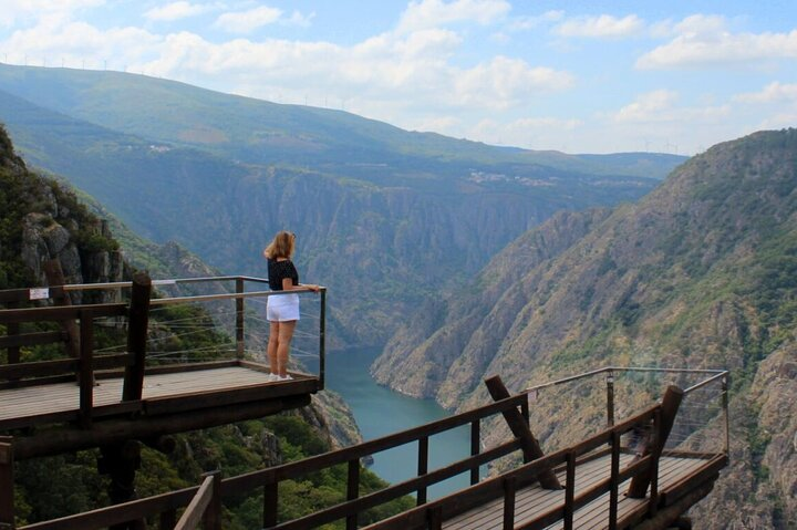 Tour from santaigo to Ribeira sacra with boat trip - Photo 1 of 4