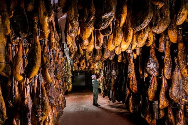 Tour through the Iberian ham drying room and Seville - pick up at the Hotel - Photo 1 of 5