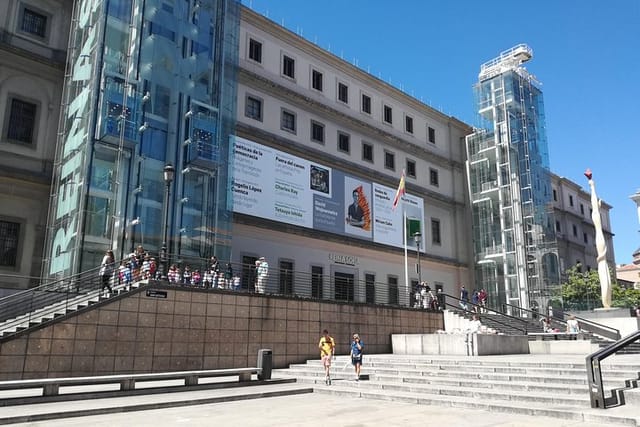 Visita privada en el Museo Reina Sofía con Entrada y Guía - Photo 1 of 7