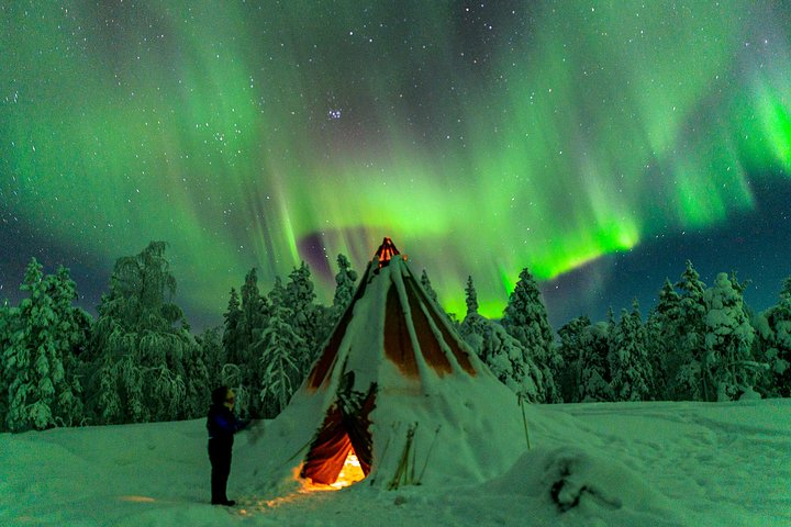 Auroras in Saariselkä – Northern Lights Photo Tour by Car and on Foot - Photo 1 of 17