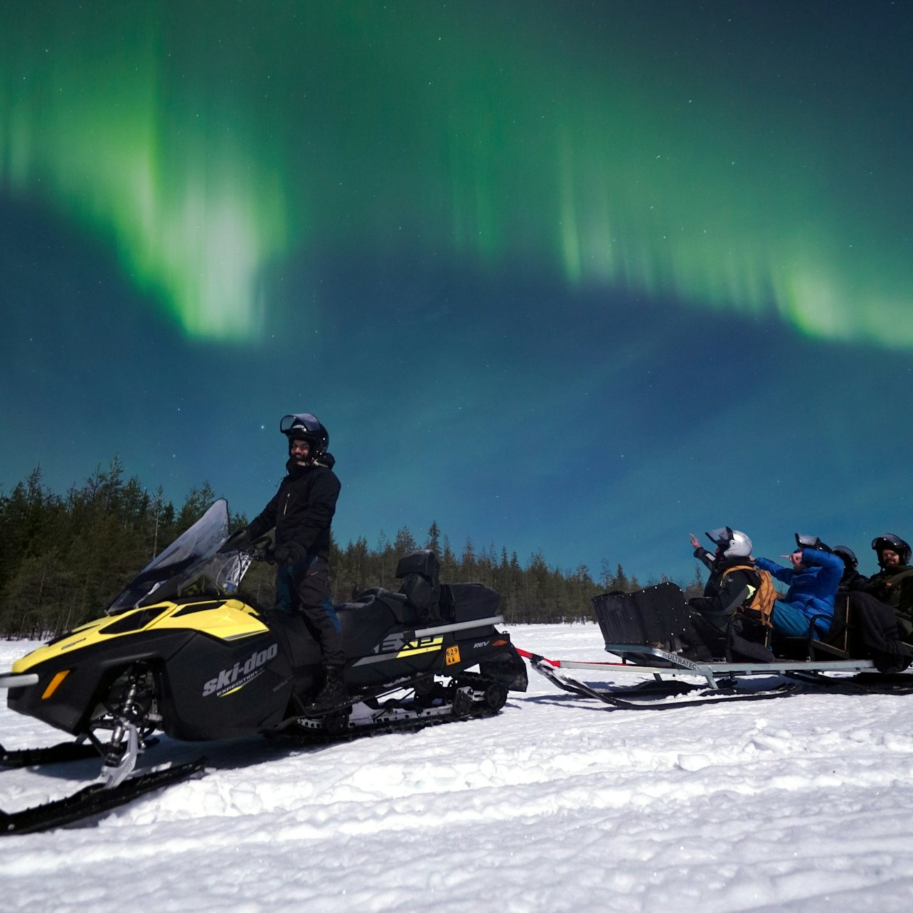 Northern Lights Sleigh Ride - Photo 1 of 3