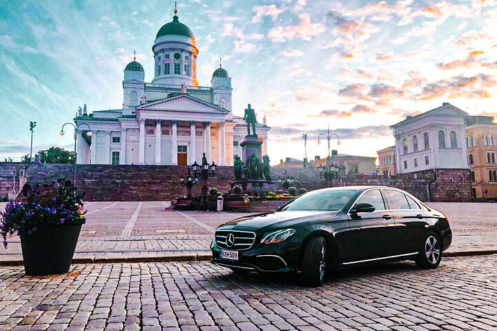 Private Transfer Helsinki-St. Petersburg by Mercedes V or E-class - Photo 1 of 15