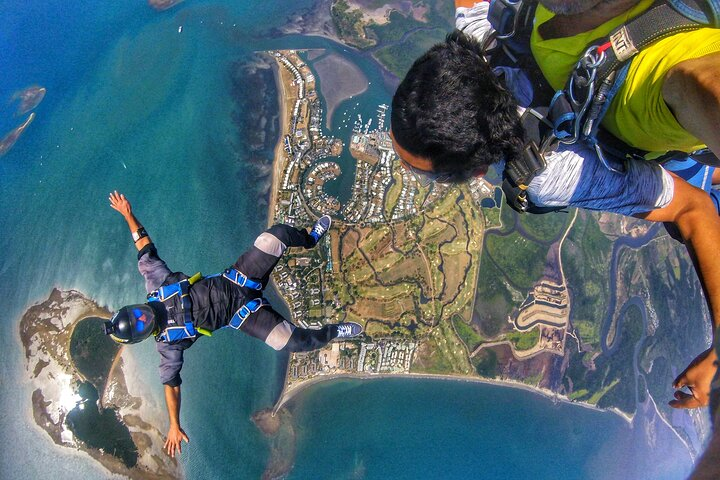 Extreme 12000ft Tandem Jump (45 seconds free fall) - Photo 1 of 14