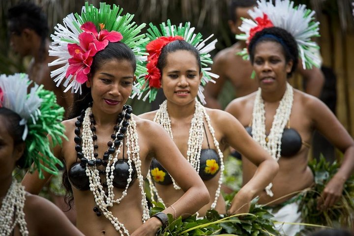 Show Girls at Robinson Crusoe