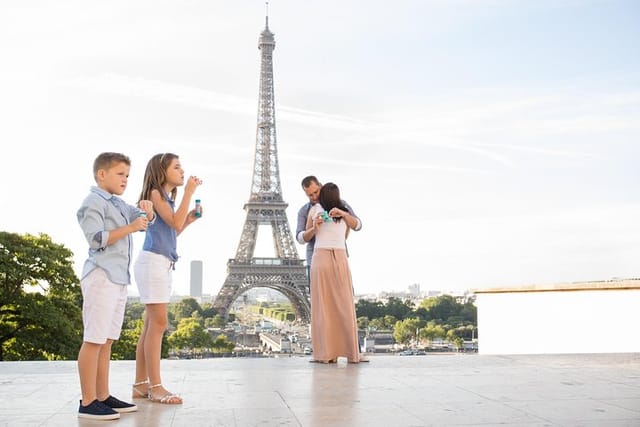 1-hour Photoshoot at the Eiffel Tower Trocadero Paris - Photo 1 of 12