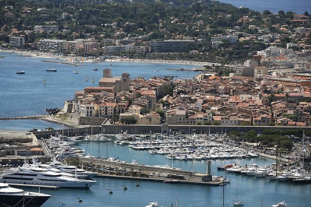 7h sightseeing excursion: Visit Saint Paul, Antibes, Cannes. - Photo 1 of 12