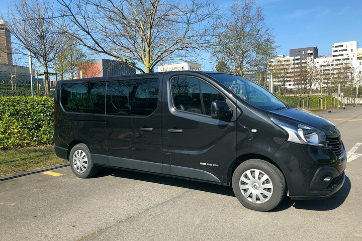 Airport transfer from Paris to Disneyland Paris/Parc Asterix (8pax) - Photo 1 of 4