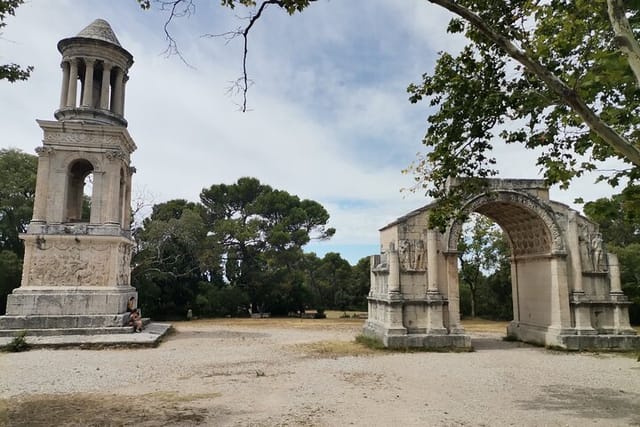 Baux and Saint Rémy de Provence: Culture and Landscapes - Photo 1 of 25