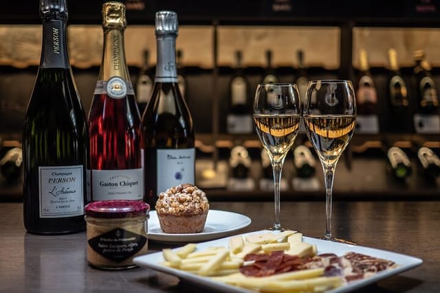 Bubbles and Bites: Perfect Champagne Pairing Formula - Photo 1 of 3