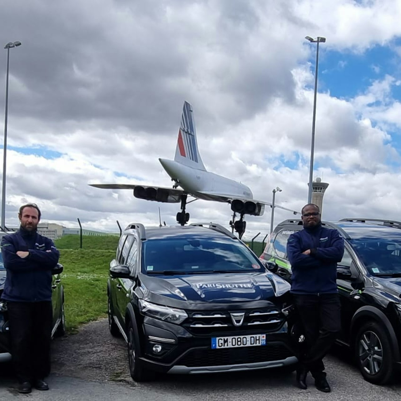 CDG Airport: Shuttle Transfer To or From Accommodation in Paris - Photo 1 of 4