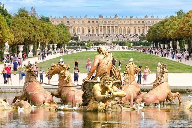 Chateau de Versailles & Gardens. VIP private tour with guide + driver - Photo 1 of 6