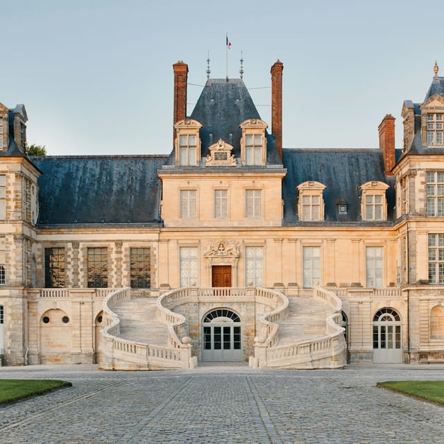 Château de Fontainebleau: Priority Entrance - Photo 1 of 7