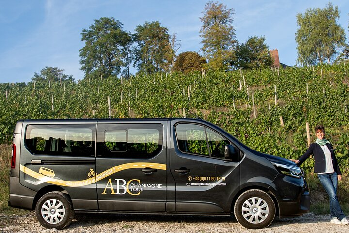 A comfortable van awaits you for this getaway in Champagne.