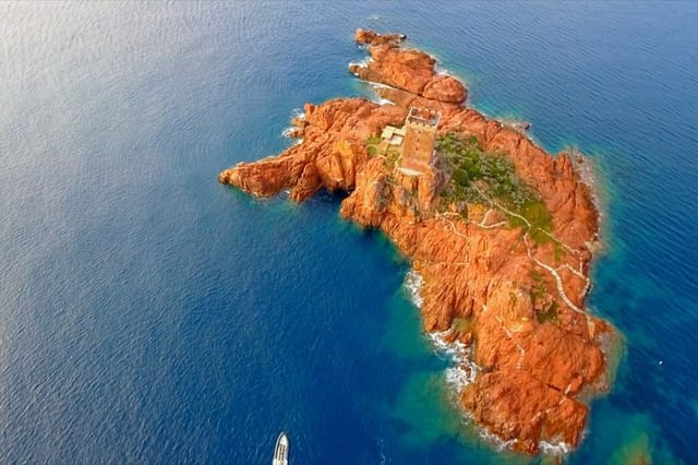 Departure from Fréjus: Estérel, Calanques and red rocks - Photo 1 of 9