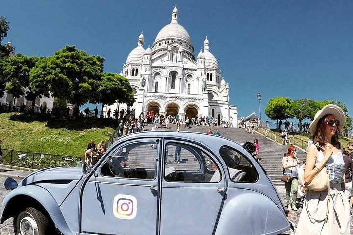 Discovery of Montmartre in a 2CV - 45 min - Photo 1 of 7