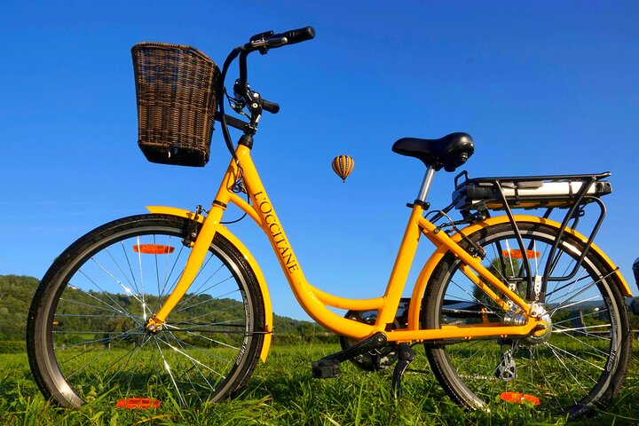 E-bike and ballooning in sunny Provence