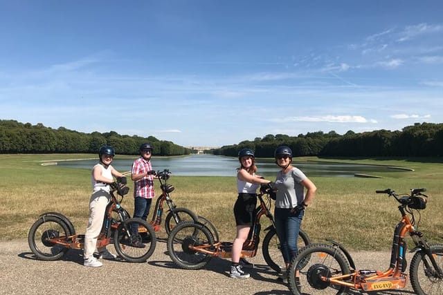 The family at the end of the Grand Canal in the Park #versailles
The family at the end of the Grand Canal in the Park #versailles