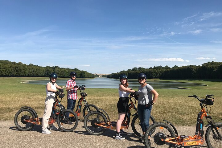 The family at the end of the Grand Canal in the Park #versailles
The family at the end of the Grand Canal in the Park #versailles