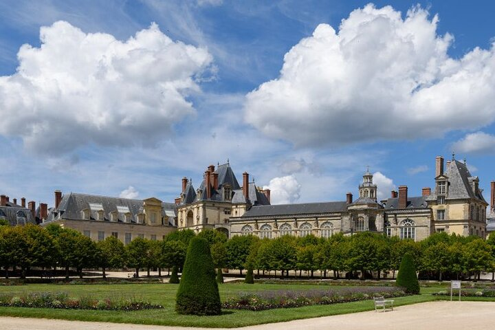 Fontainebleau Palace : Private Guided Tour - Photo 1 of 8