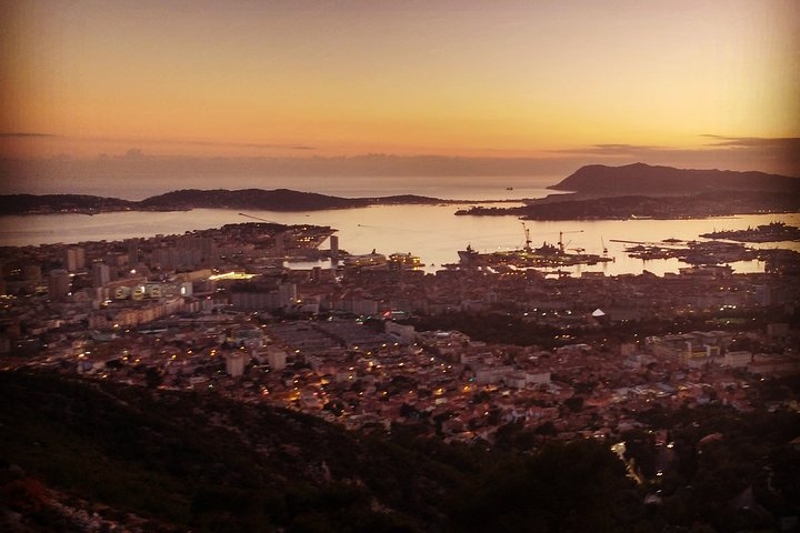 The incredibly protected bay of Toulon