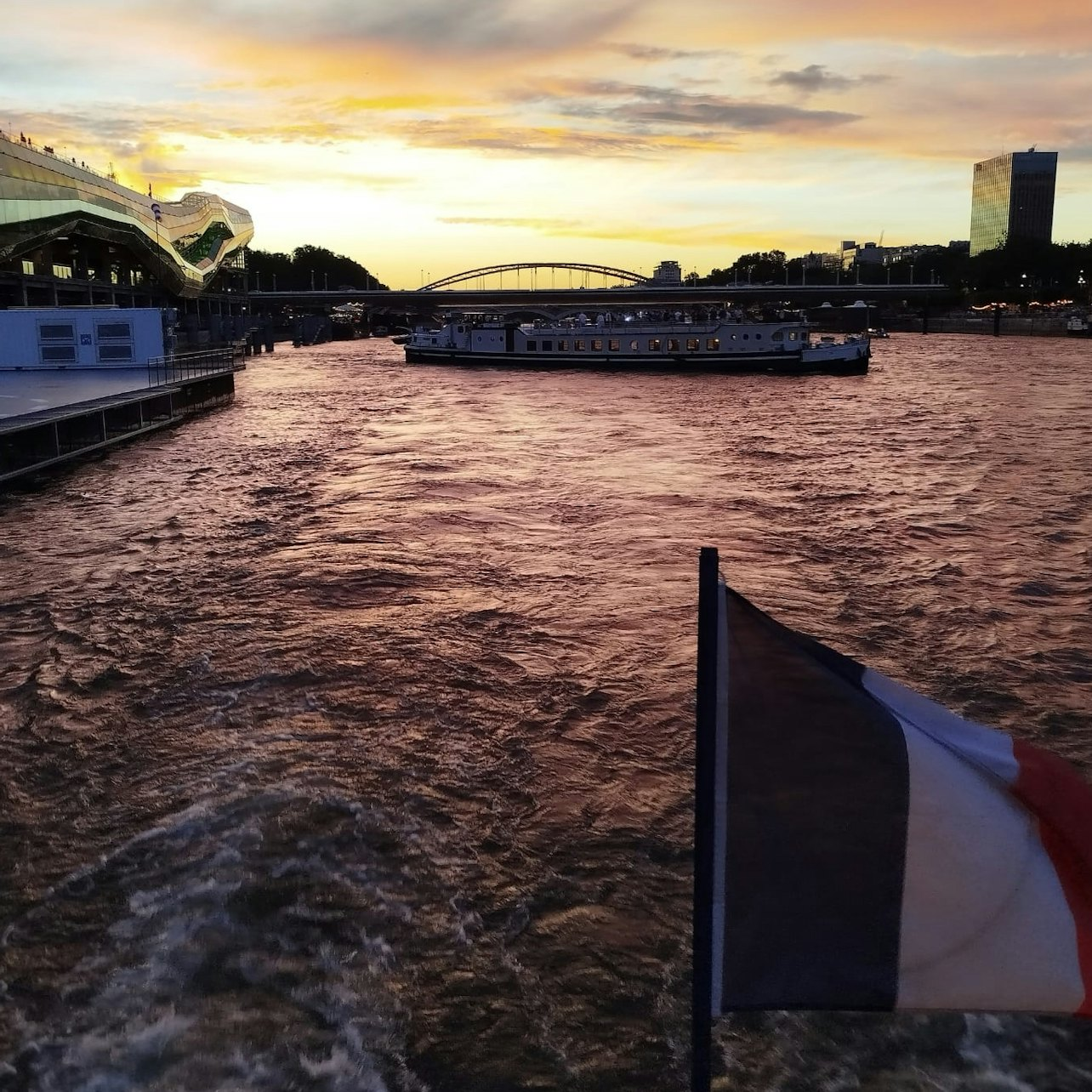 Happy Hour Cruise on the Seine - Photo 1 of 3